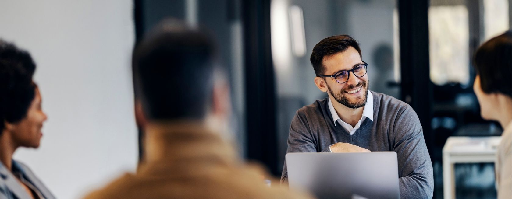 reunião de negócios discutindo sobre qualidade